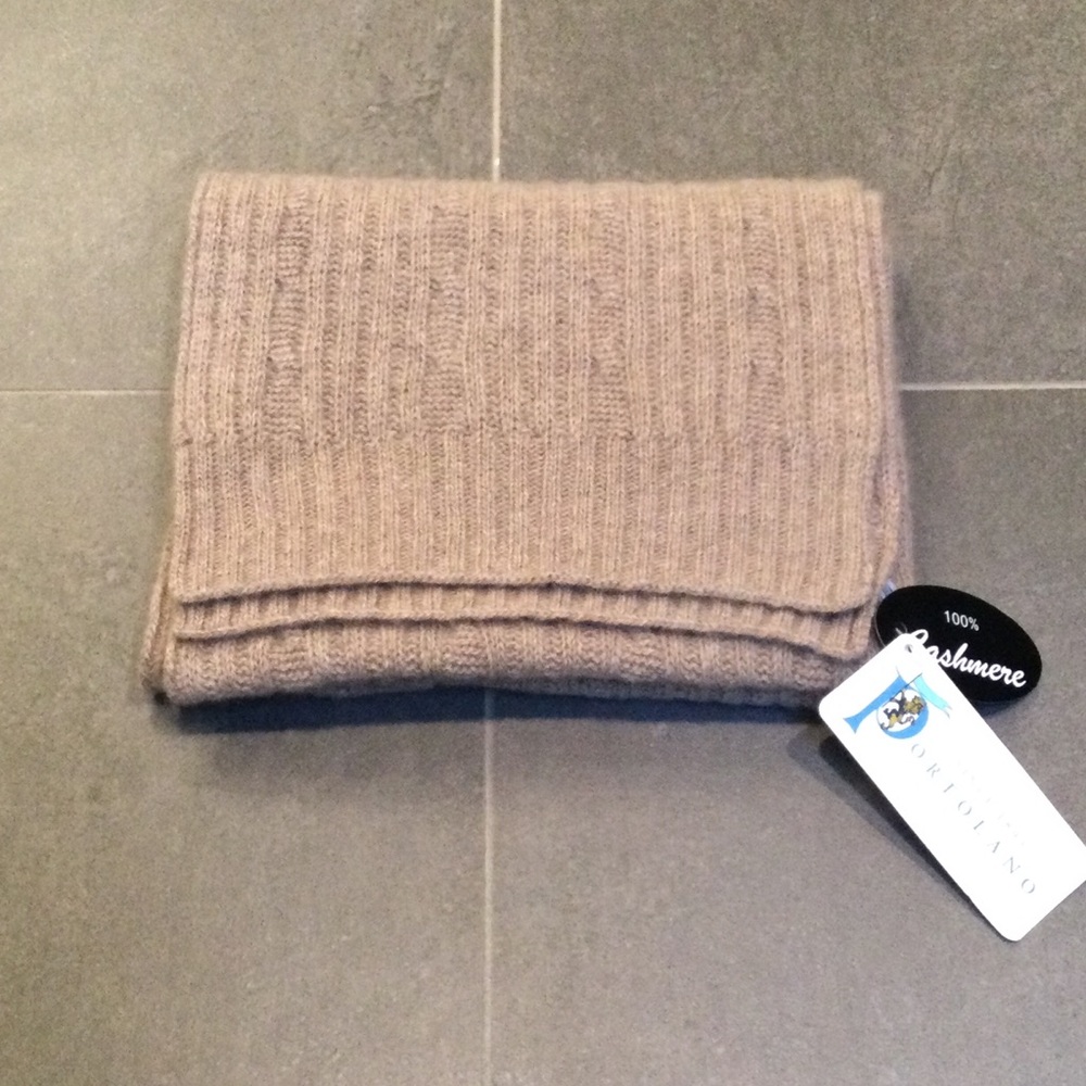 NWT Light brown 100% cashmere scarf by Portolano